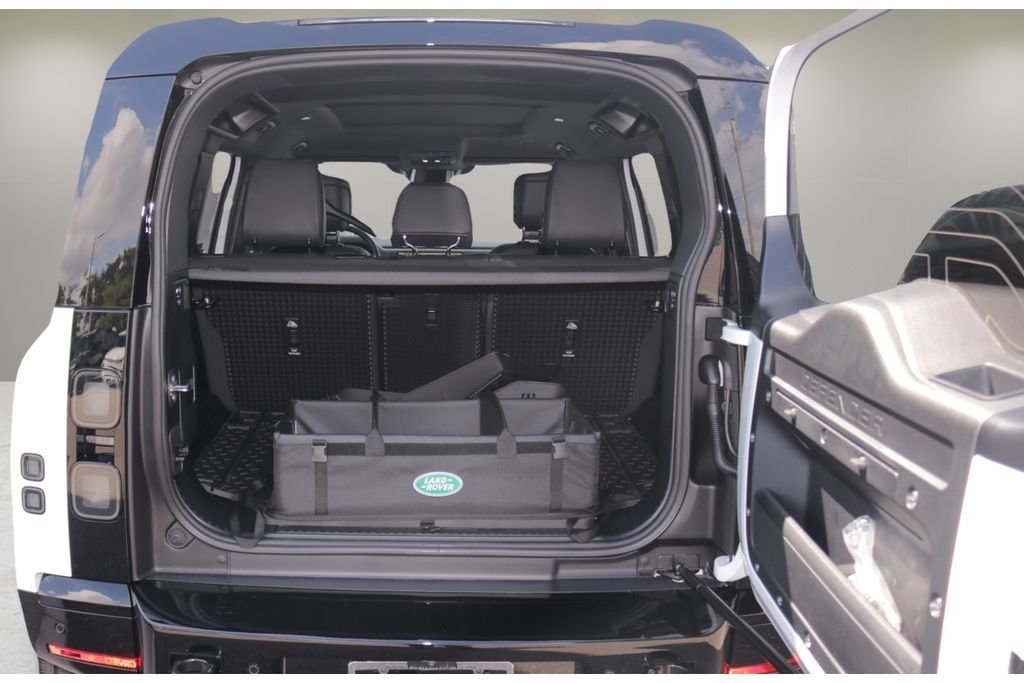 New 2026 Fuji White LAND ROVER X-Dynamic SE image 15