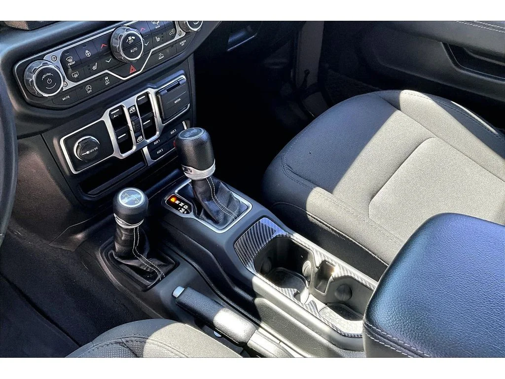 Used 2023 Grey Jeep Sahara image 16
