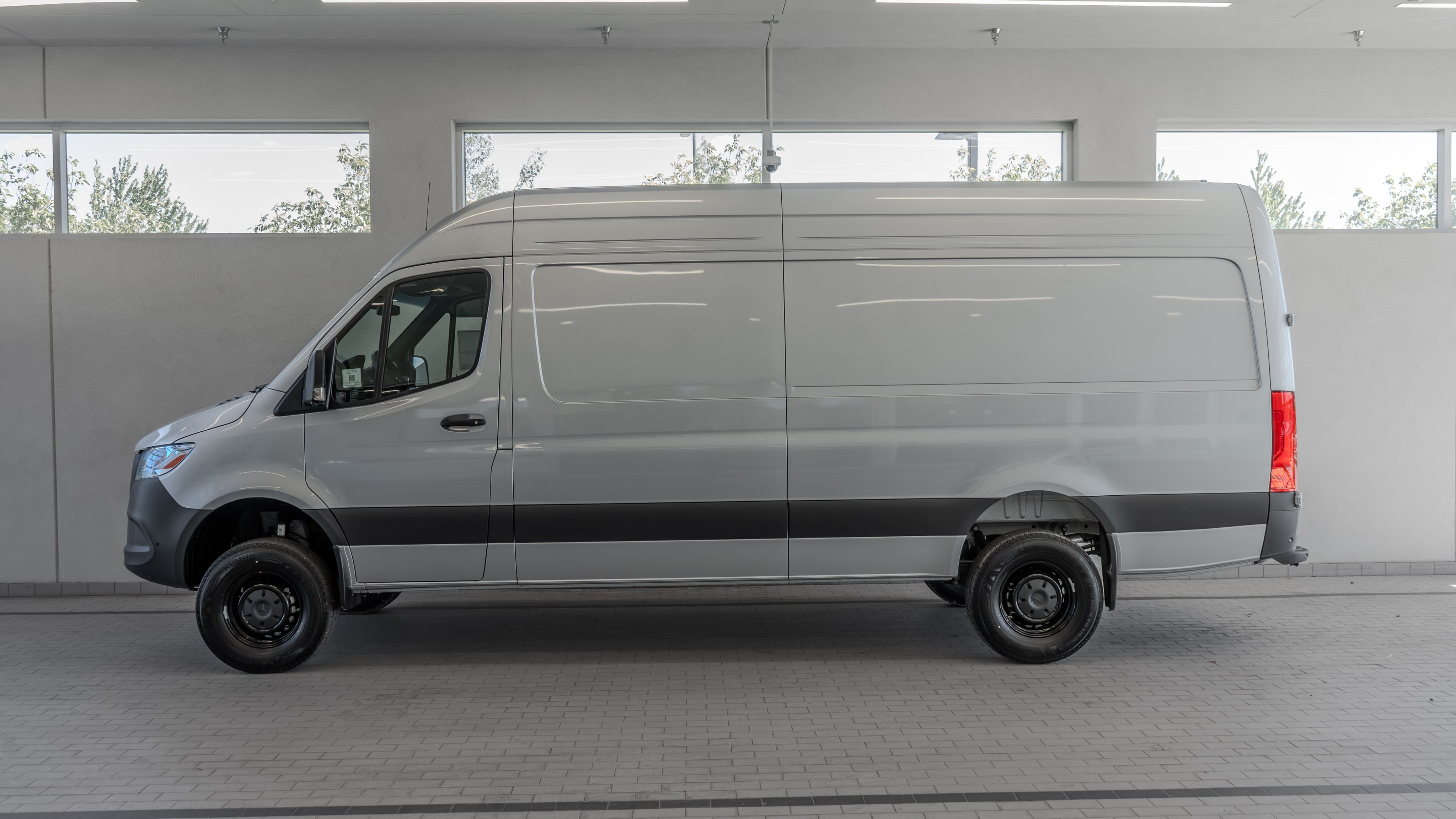 New 2025 High-tech silver metallic Mercedes-Benz Cargo 170 WB image 2
