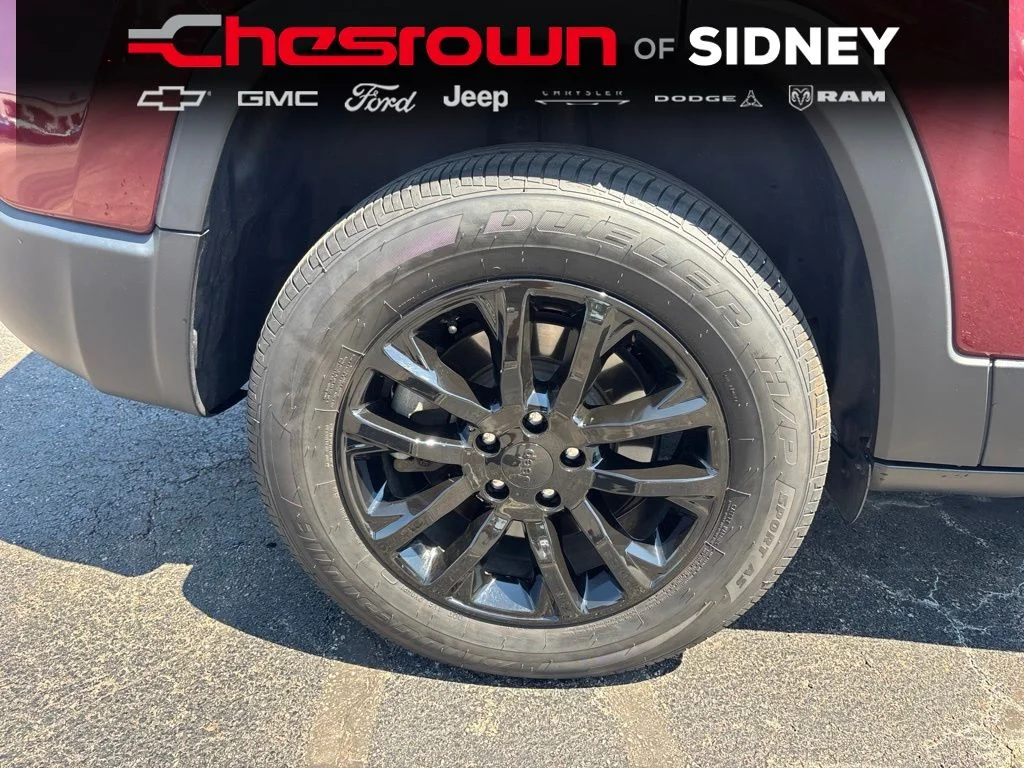 Used 2020 Red Jeep Latitude Plus image 11