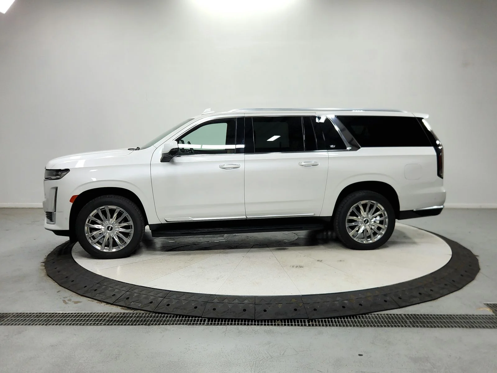 Used 2021 White Cadillac Premium image 5