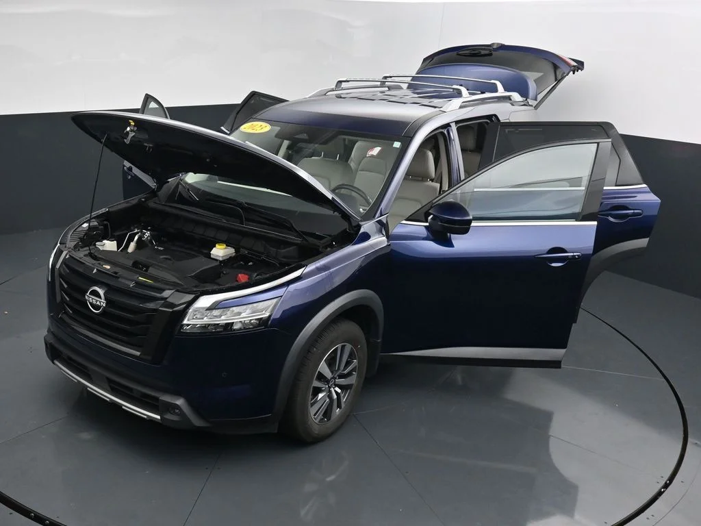Used 2023 Blue Nissan SL image 43