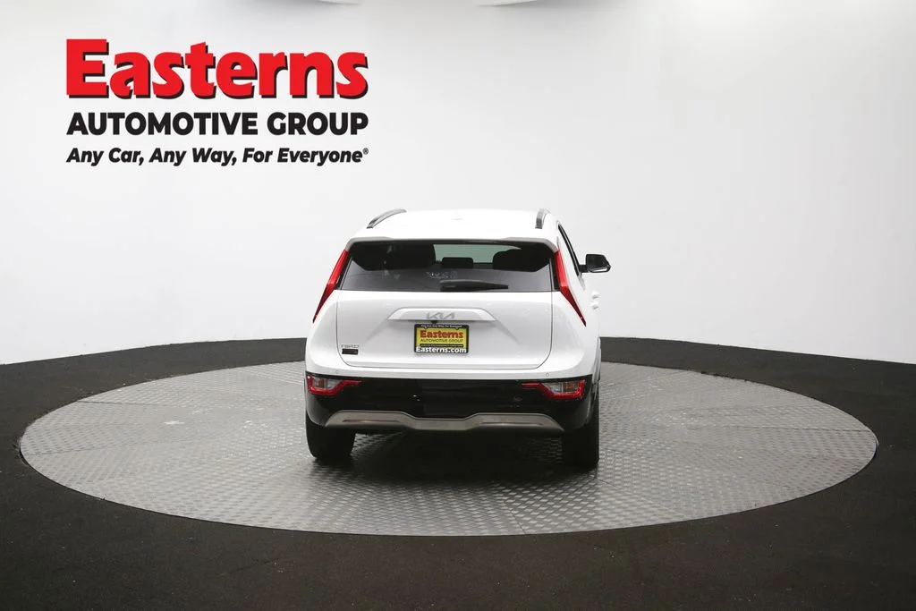 Used 2023 White Kia Wind image 37