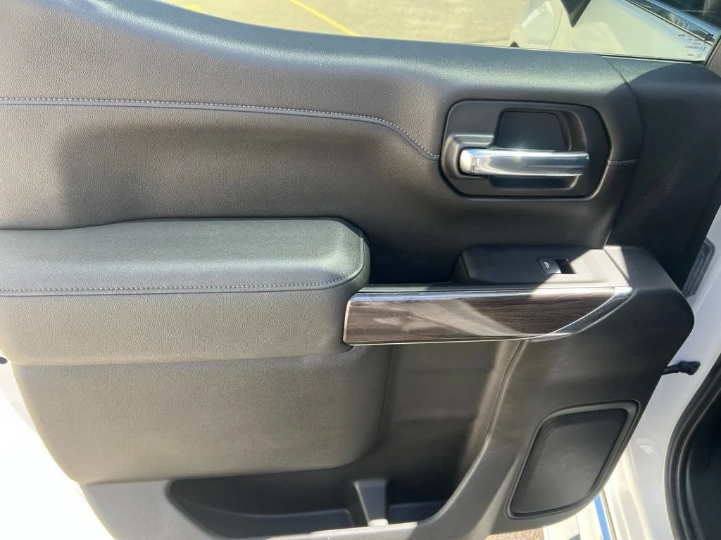 Used 2022 Summit White Chevrolet LTZ image 21