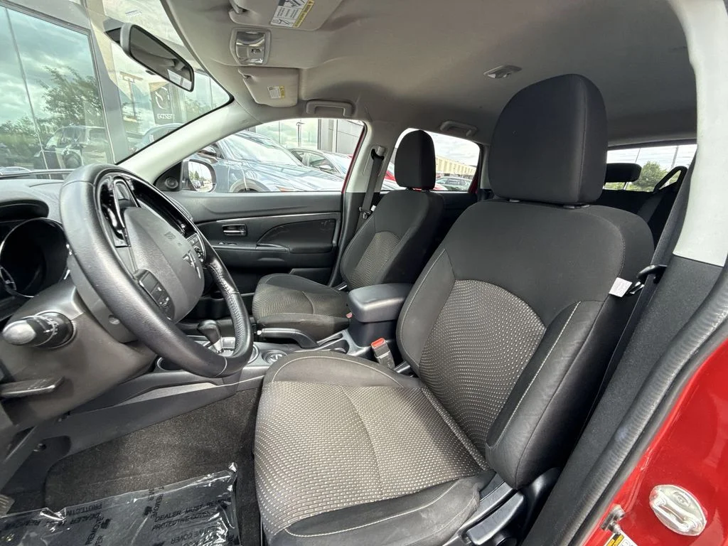 Used 2016  Mitsubishi ES image 11