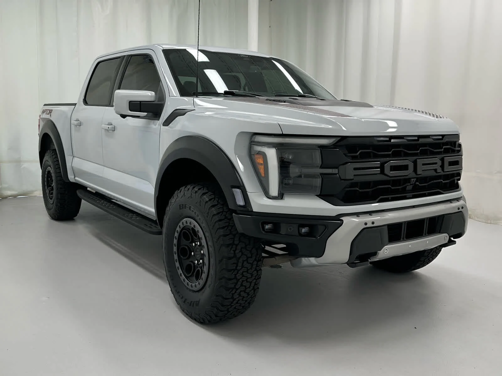 Used 2025 Space White Metallic Ford Raptor image 2