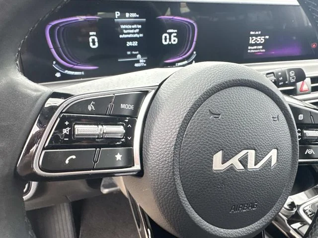 Used 2025 White Kia S image 35