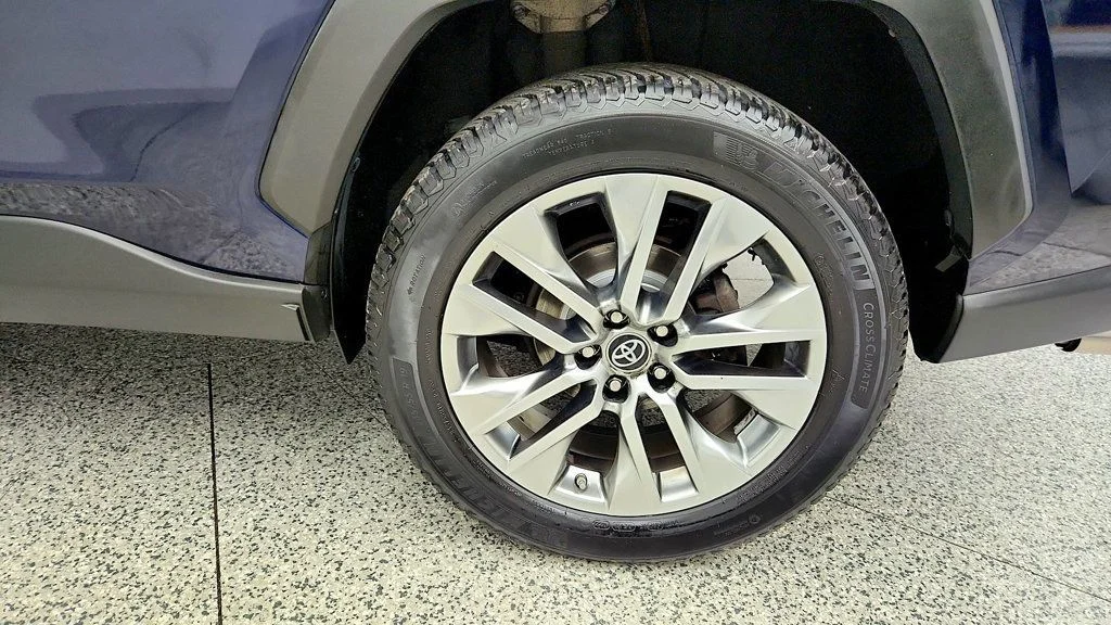 Used 2019 Blueprint Toyota XLE Premium AWD w/ Cold Weather Pkg image 9