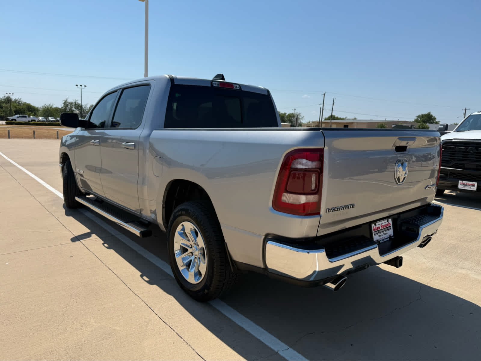 Used 2023 Billet Silver Metallic Clearcoat Ram Laramie image 9
