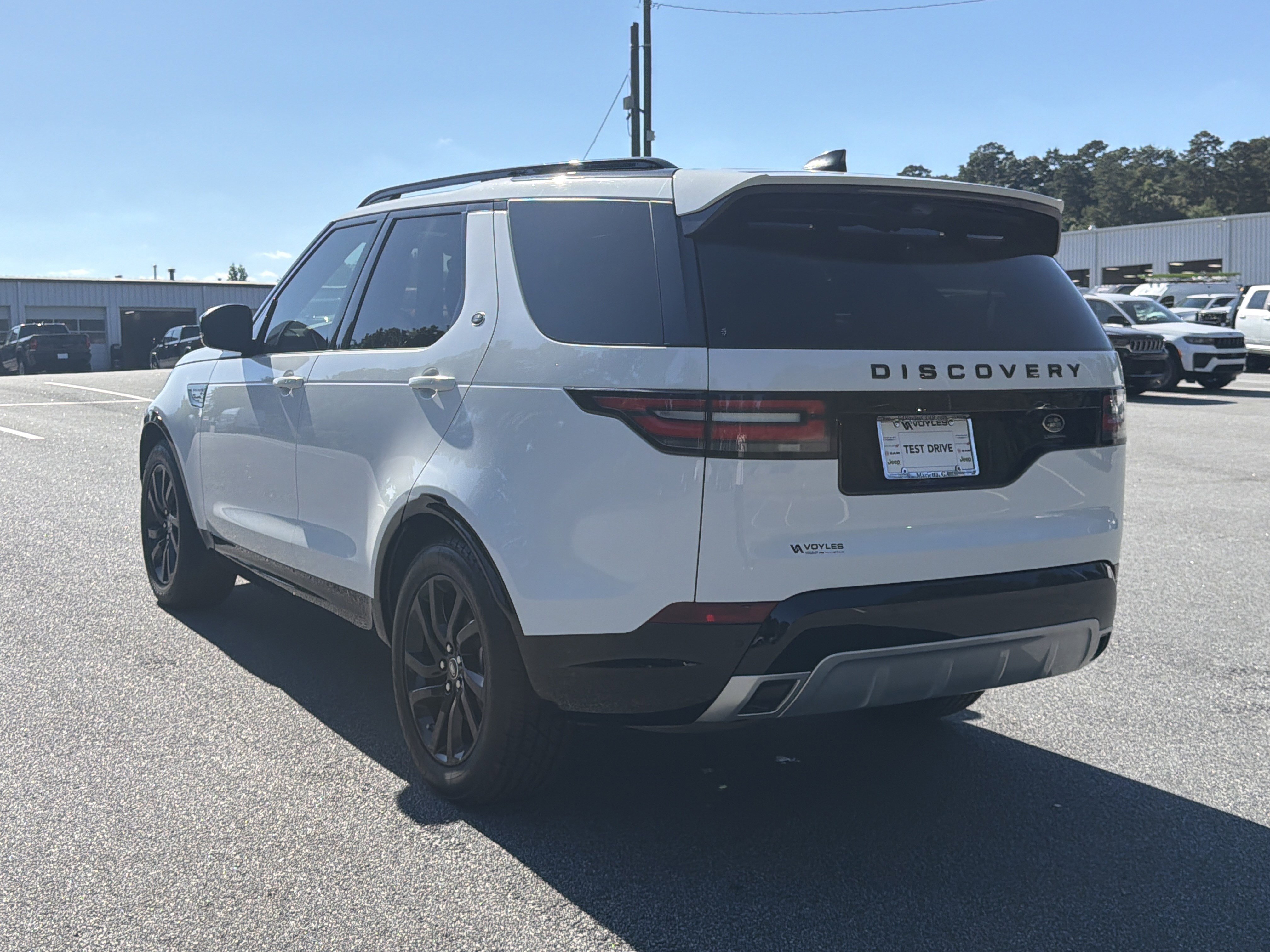 Used 2020 Fuji White Land Rover Landmark Edition image 6