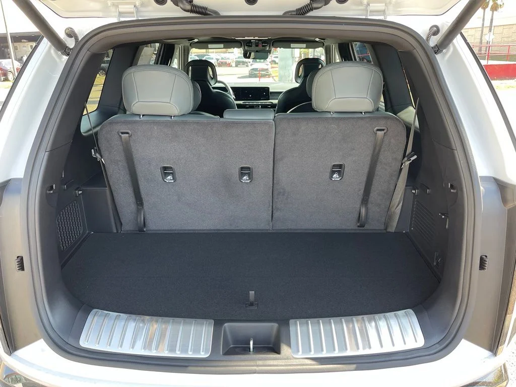 New 2027 White Kia  image 8