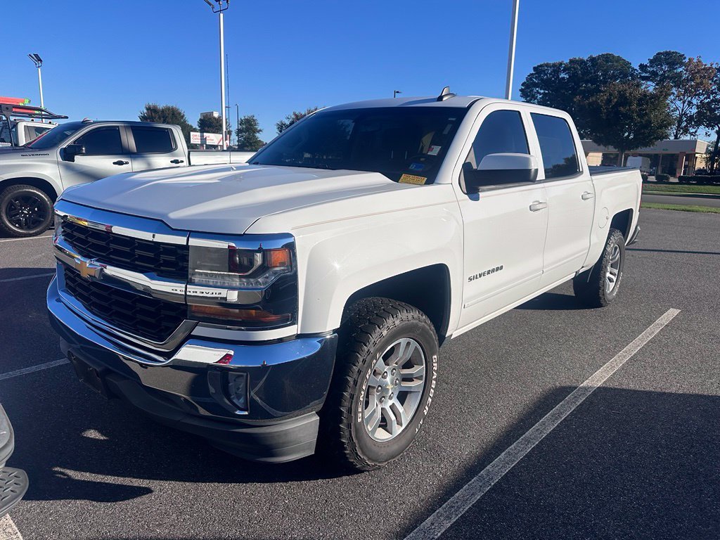 Used 2018 SUMMIT WHITE Chevrolet LT image 2