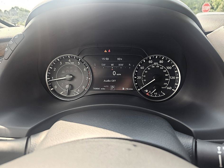 Used 2022 Brilliant Silver Metallic Nissan SL image 17