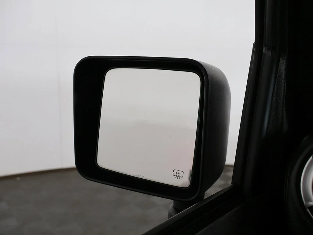 Used 2018 Crystal Metallic Jeep Unlimited Sahara image 31