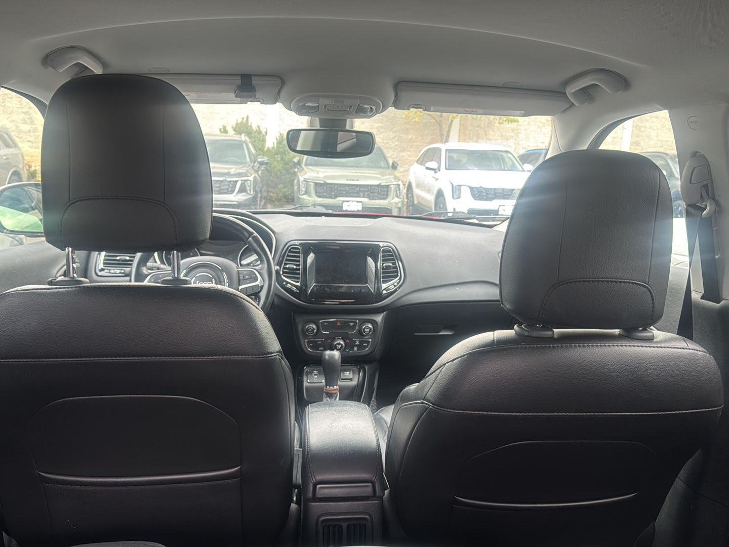 Used 2021  Jeep Latitude image 8