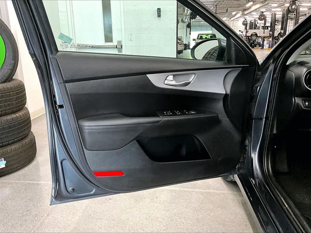 Used 2023 Gravity Gray Kia LXS image 9
