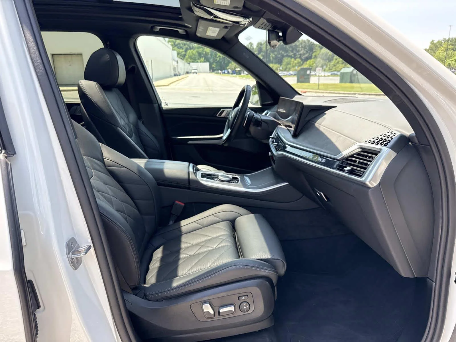 Used 2024 Alpine White BMW xDrive40i image 16