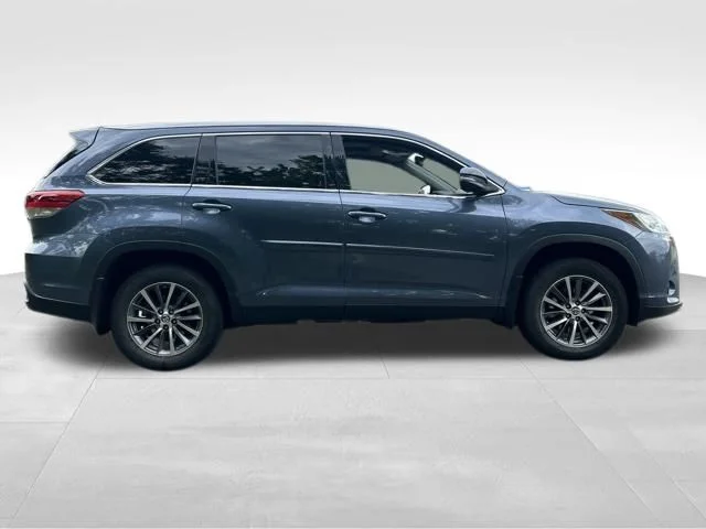 Used 2019 Blue Toyota XLE image 6