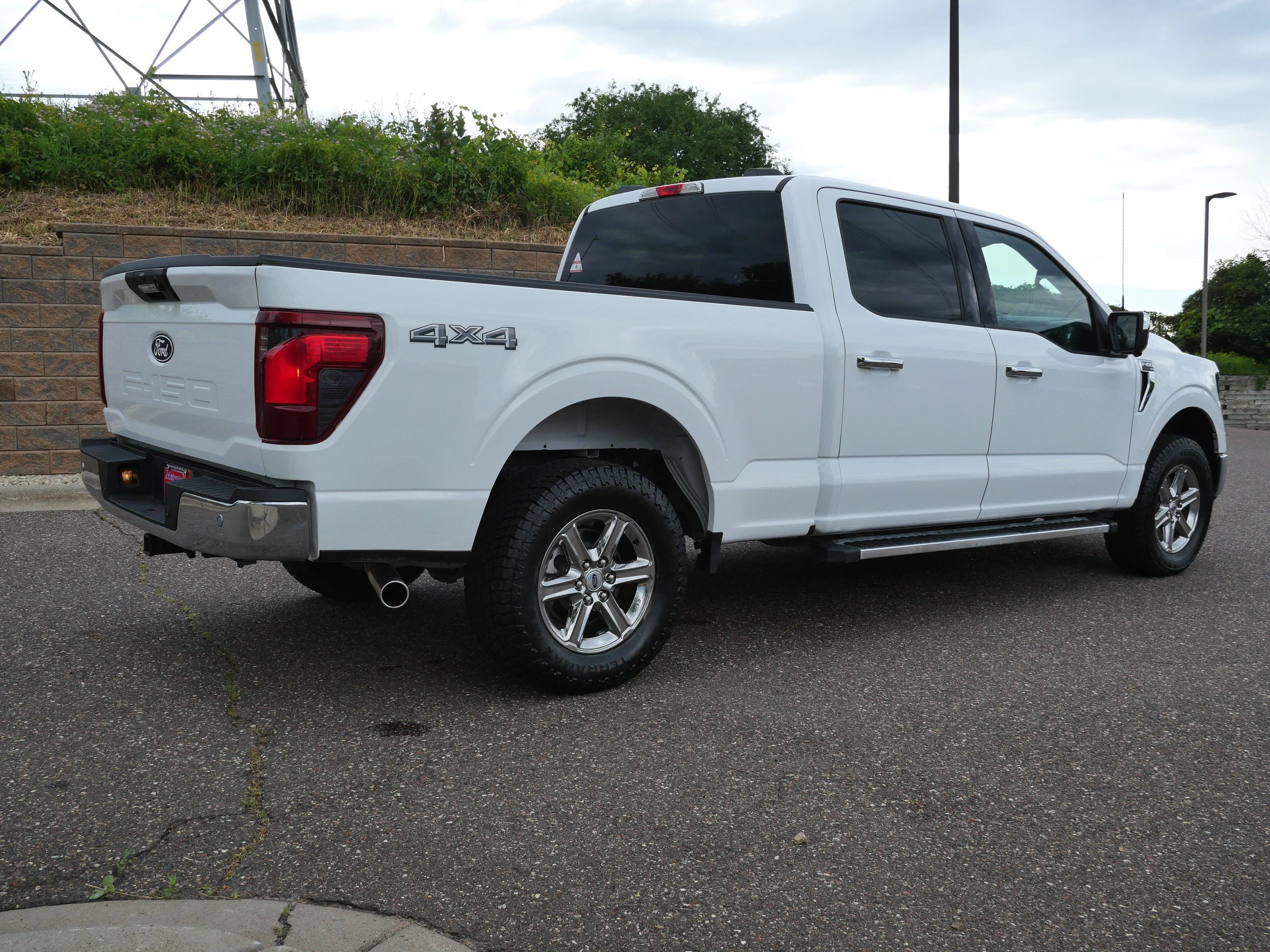 Certified Used 2024 Oxford White Clearcoat Ford XLT image 6