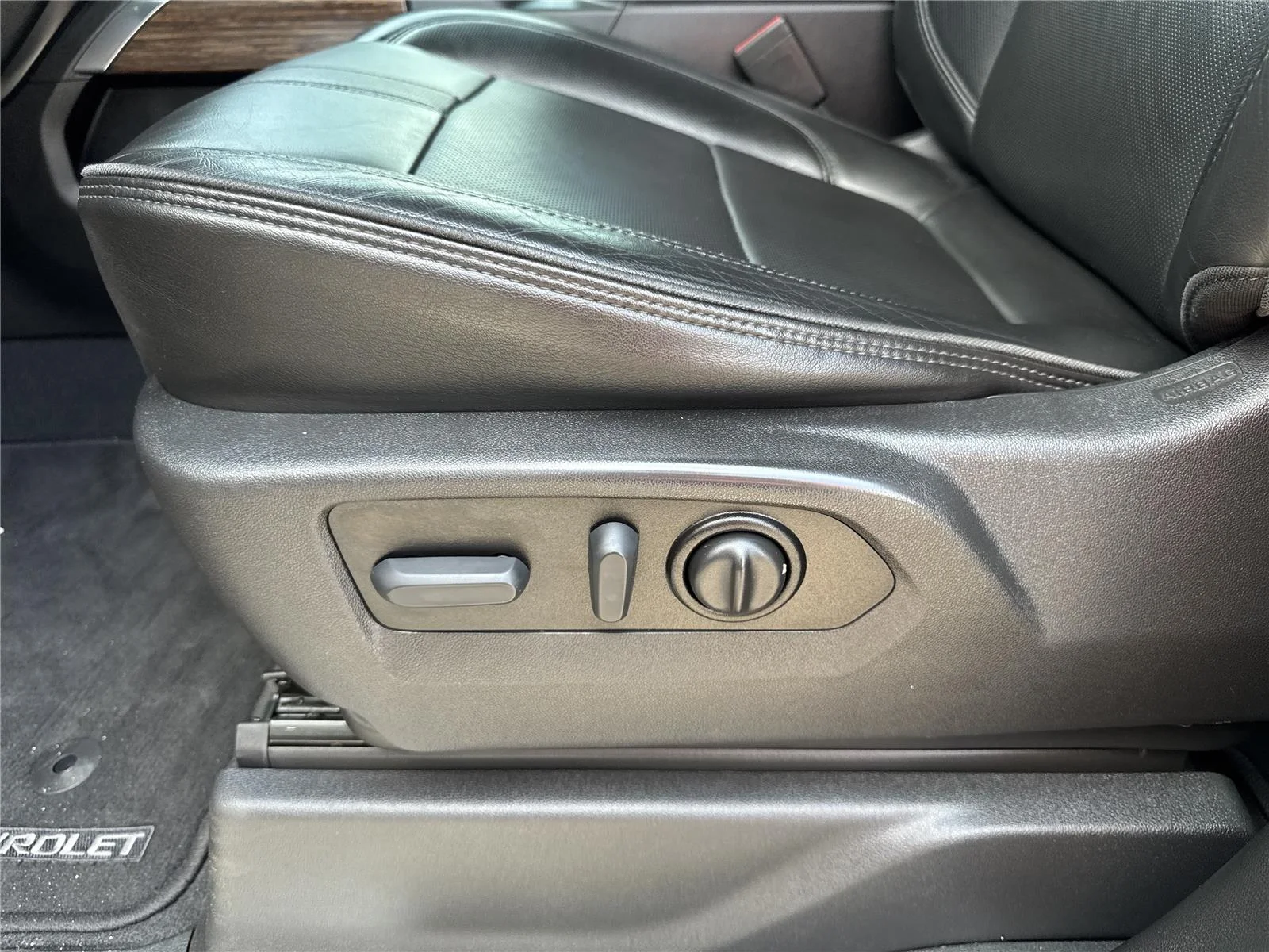 Used 2022 Black Chevrolet High Country image 13