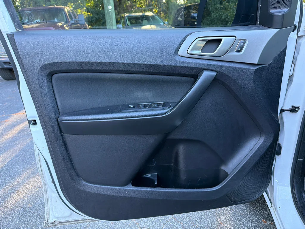 Used 2020 White Ford XLT image 10