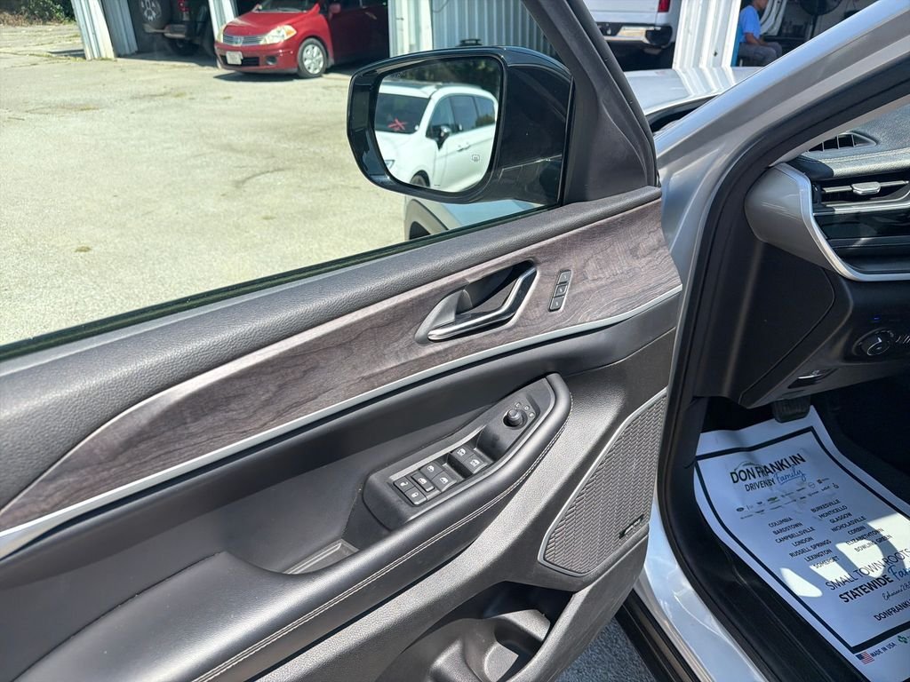 Used 2024 Silver Jeep 4xe image 13
