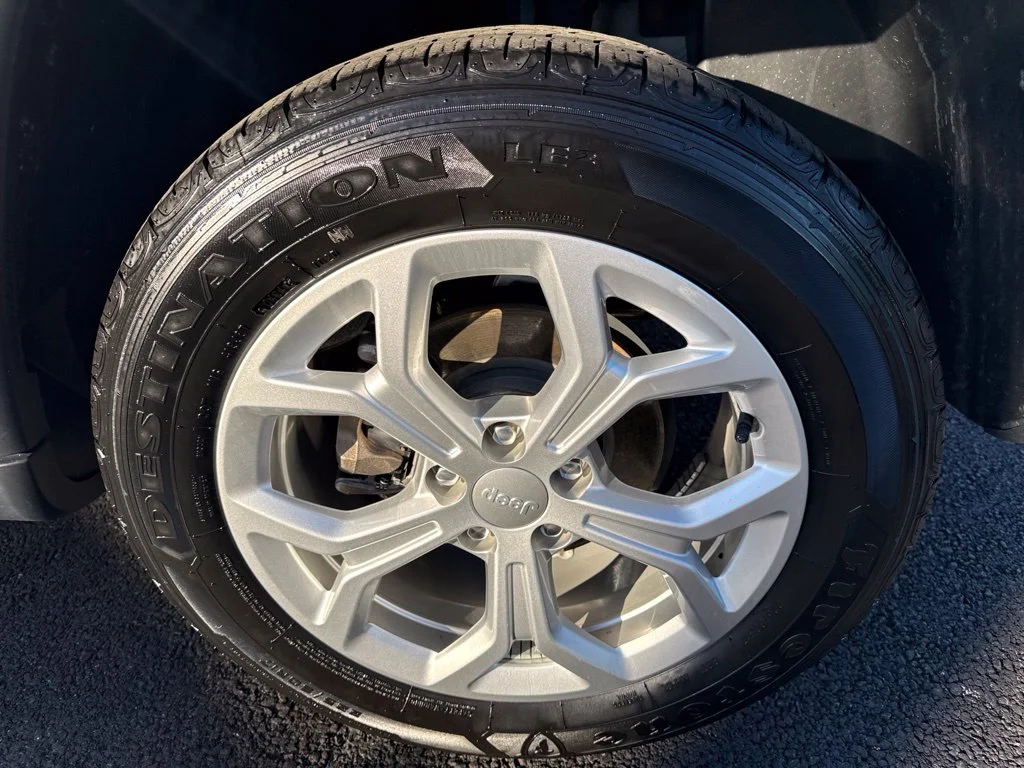 Used 2024 White Jeep Latitude image 14