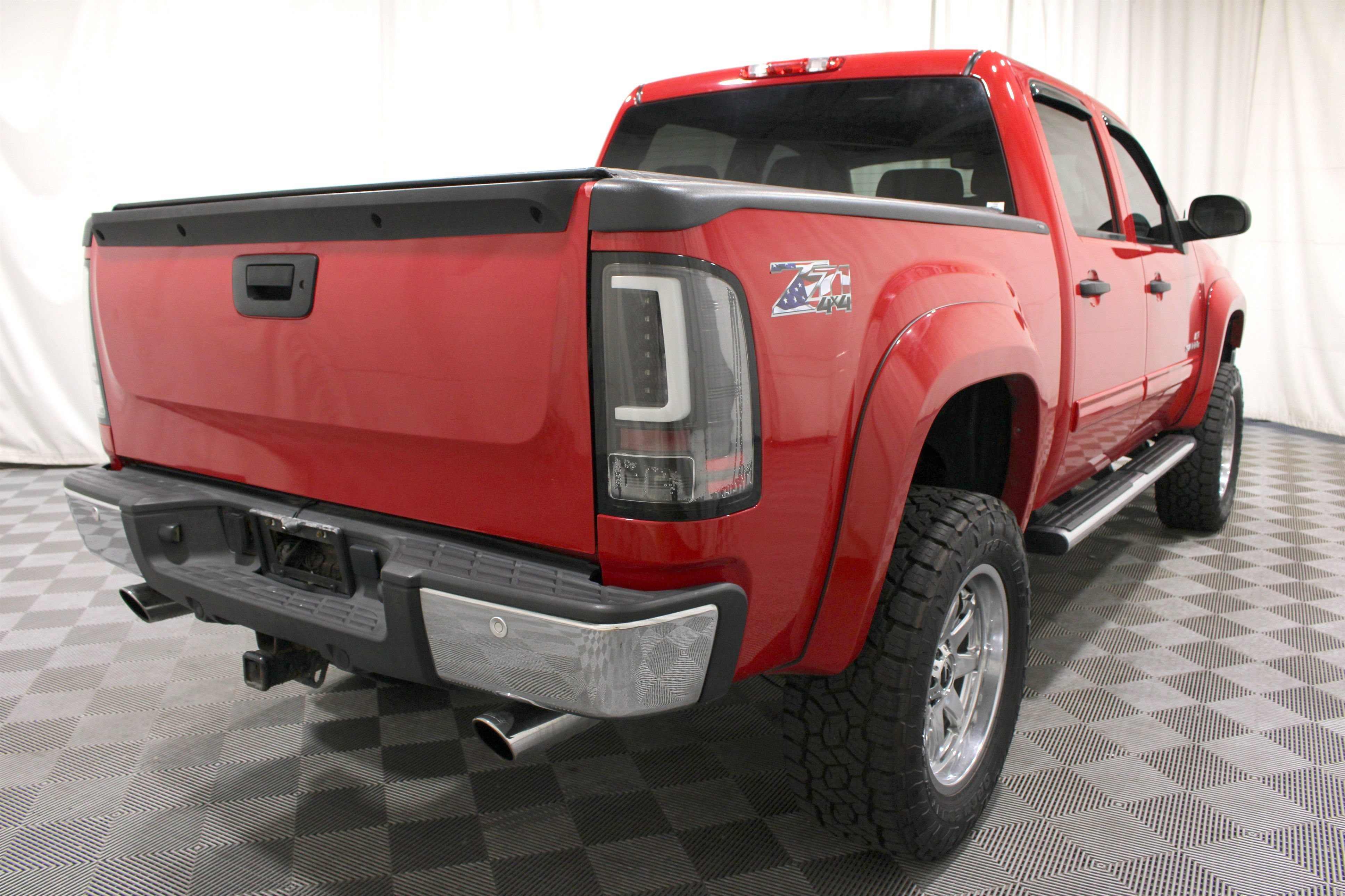 Used 2013 Fire Red GMC SLE image 27