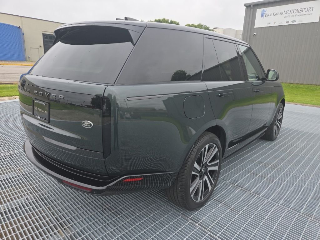 Certified Used 2023 Belgravia Green Metallic Land Rover SE image 5