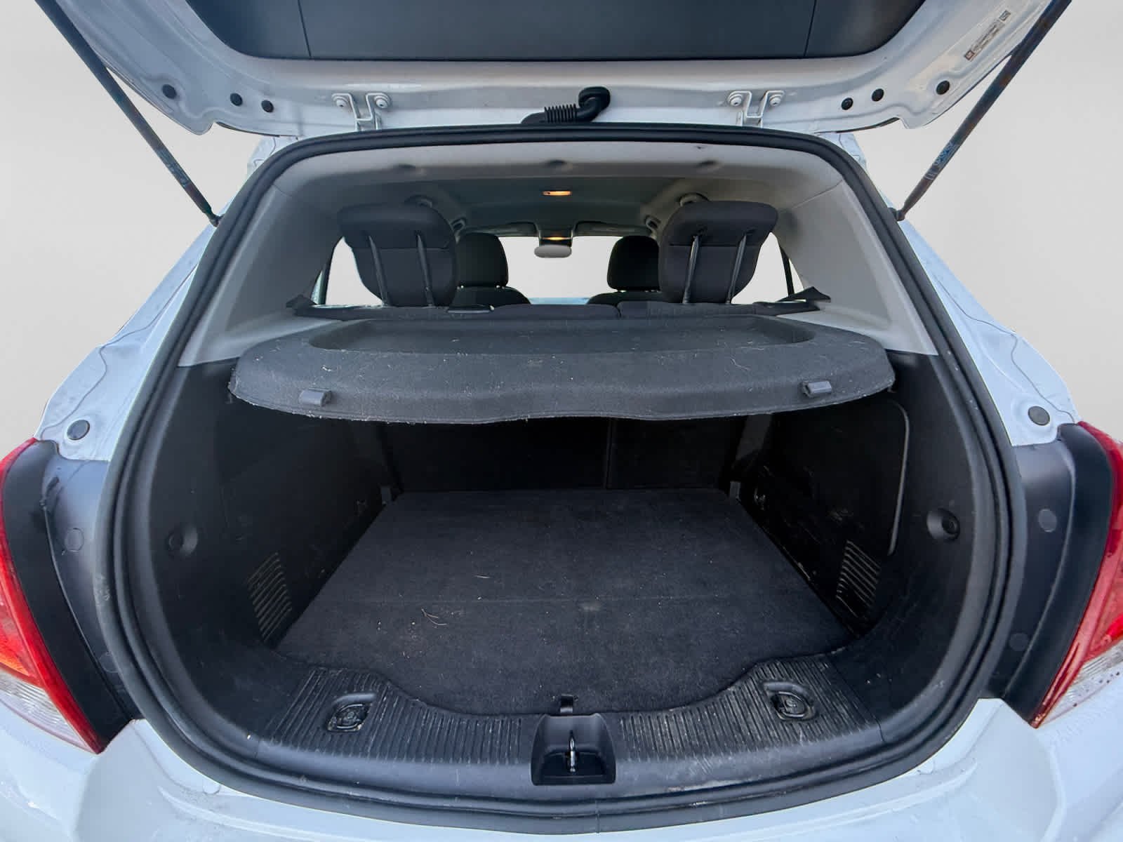 Used 2019 Summit White Chevrolet LS image 10
