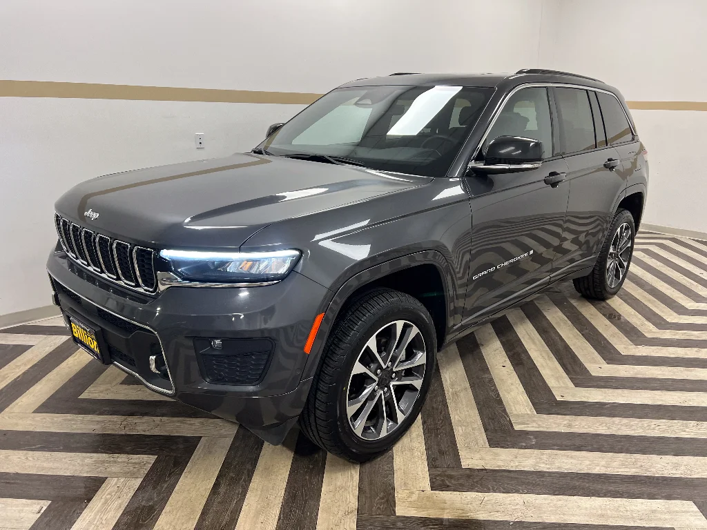 Used 2024 Baltic Gray Metallic Clearcoat Jeep Overland image 1