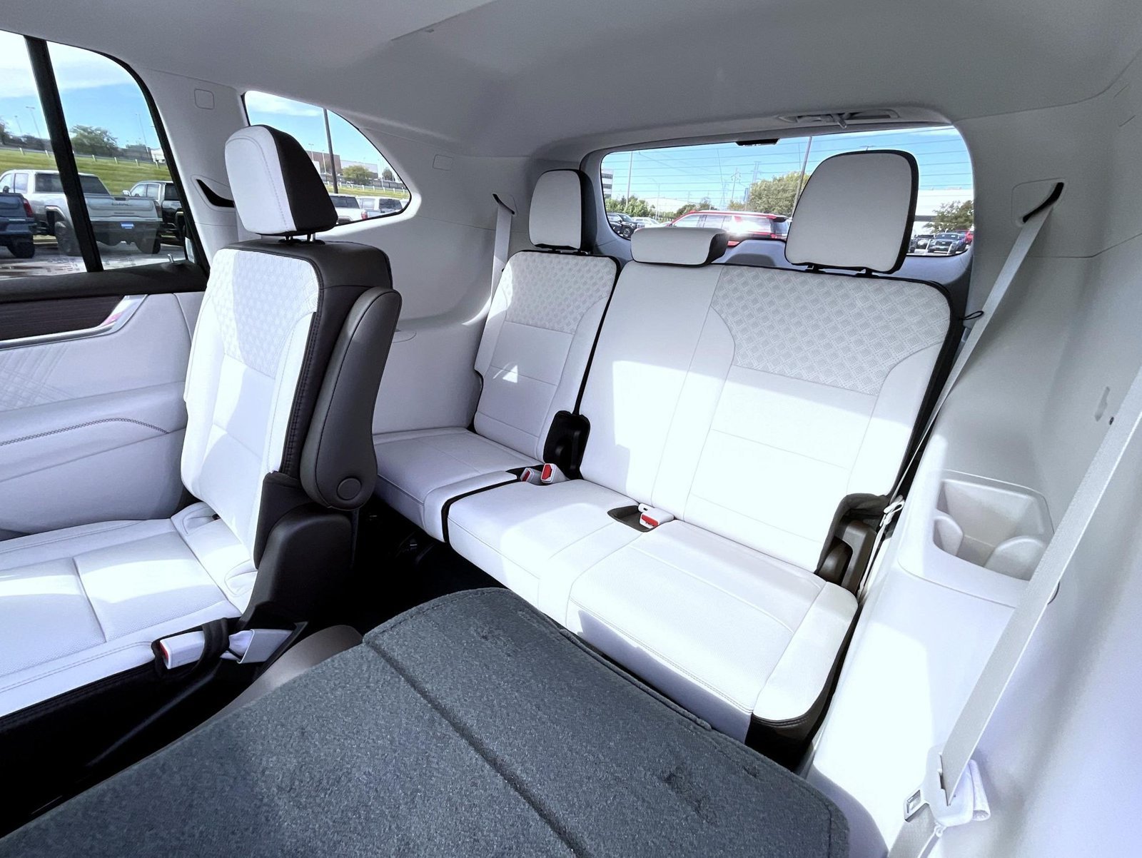 2027 GMC Acadia Denali - Photo 20