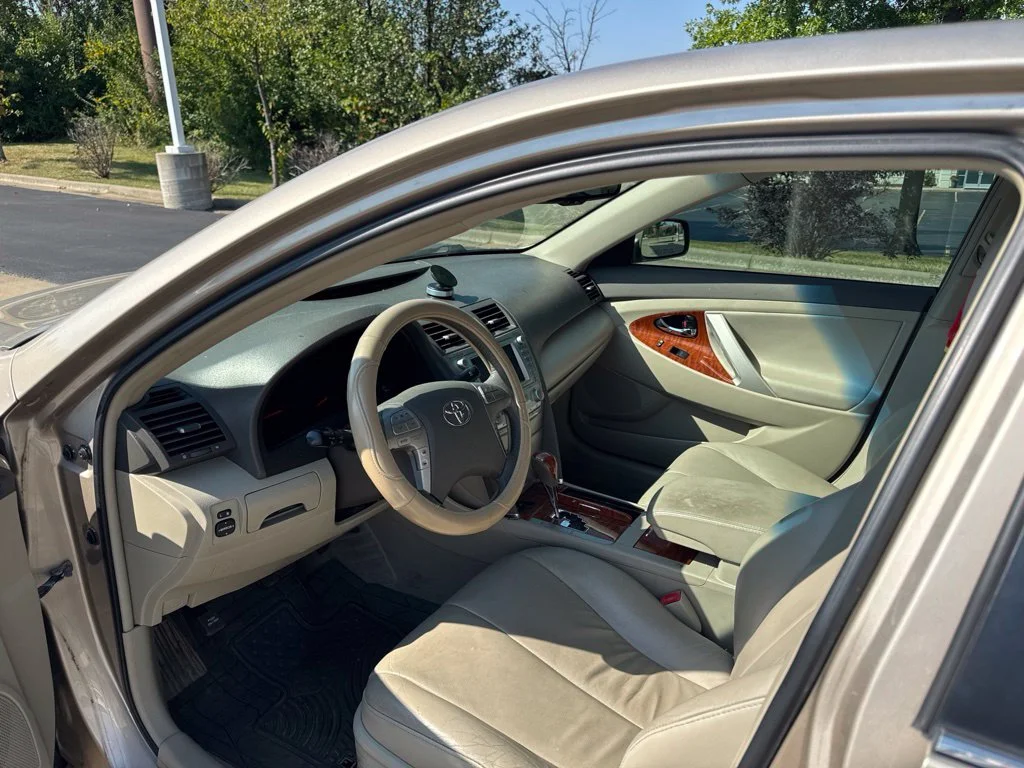 Used 2008  Toyota XLE image 6