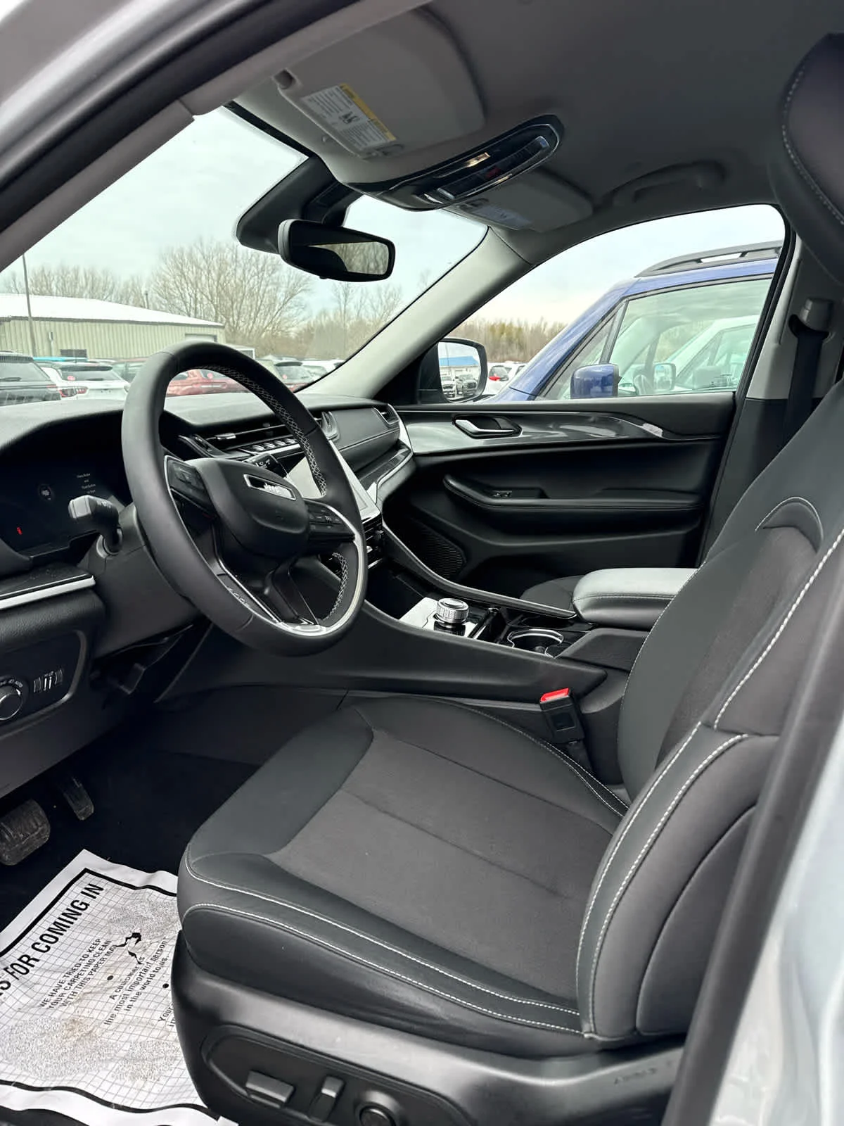 Used 2023 Silver Zynith Jeep Laredo image 9