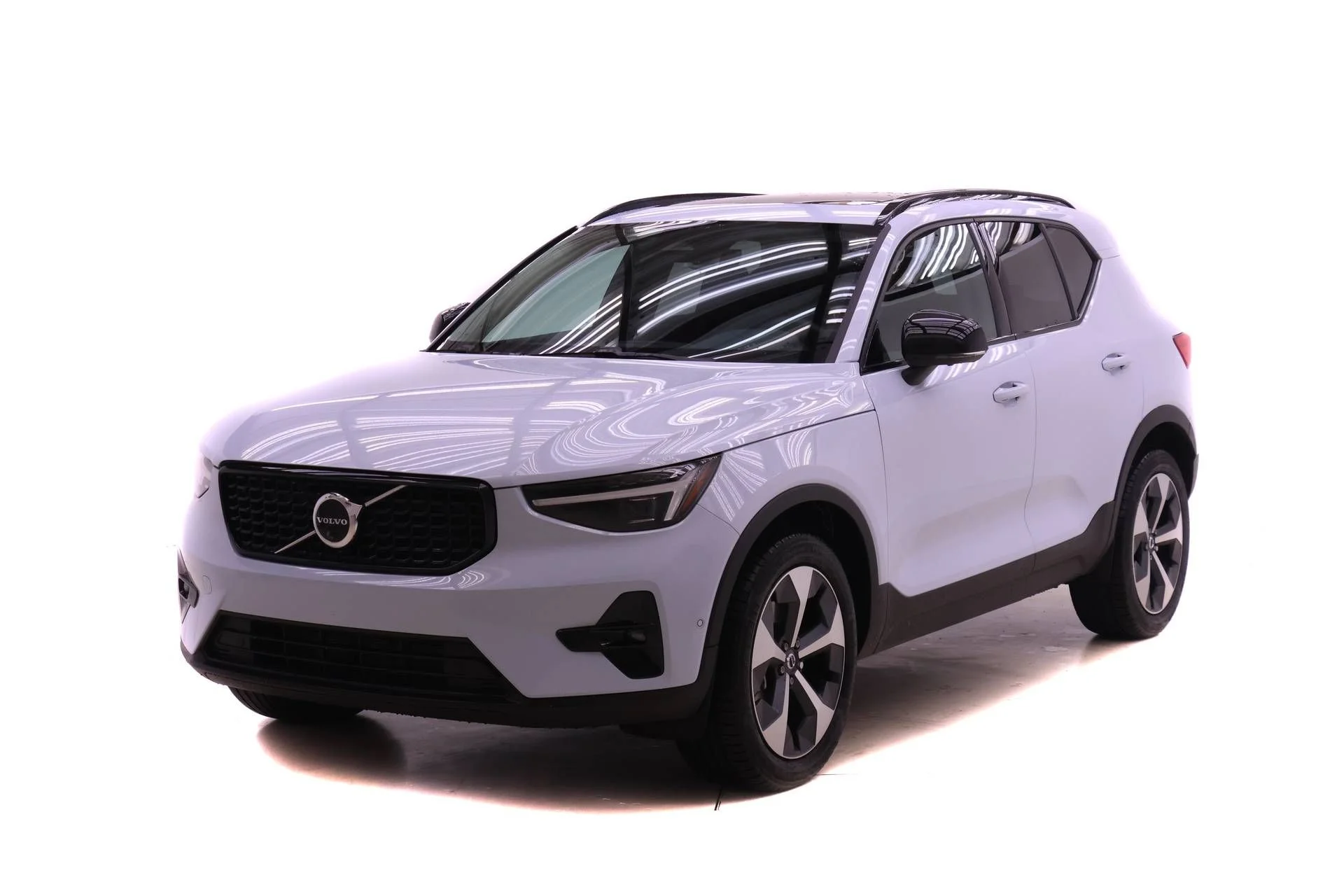 2026 Volvo XC40 B5 Plus Dark AWD's photo