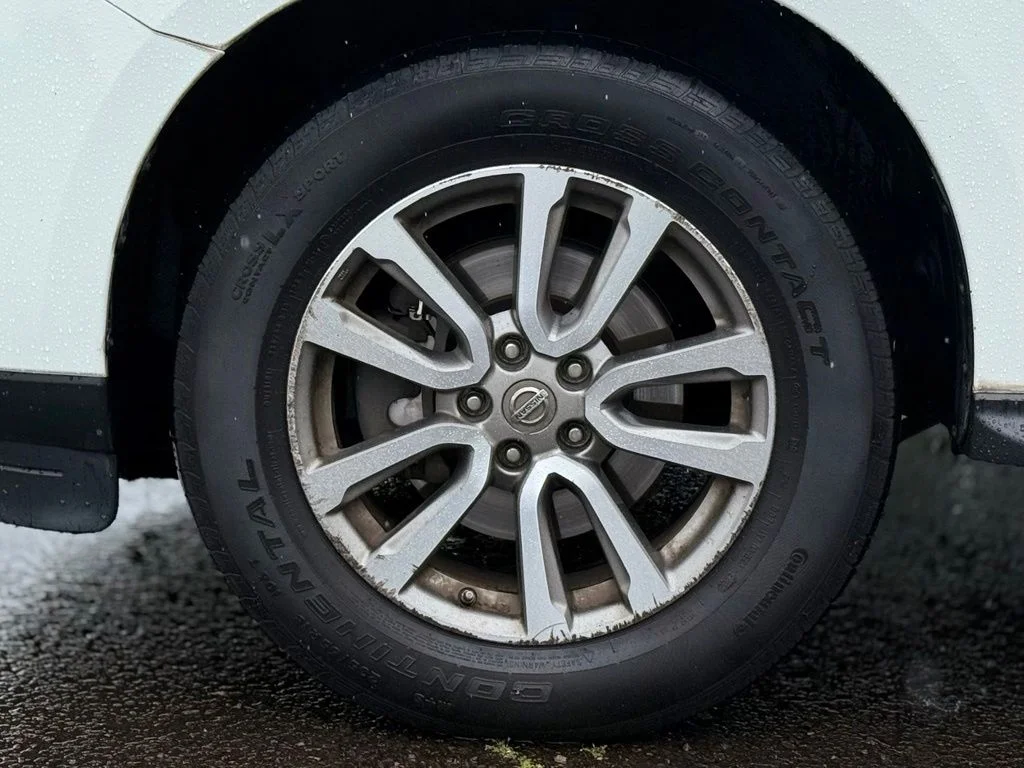 Used 2015 White Nissan SV image 9