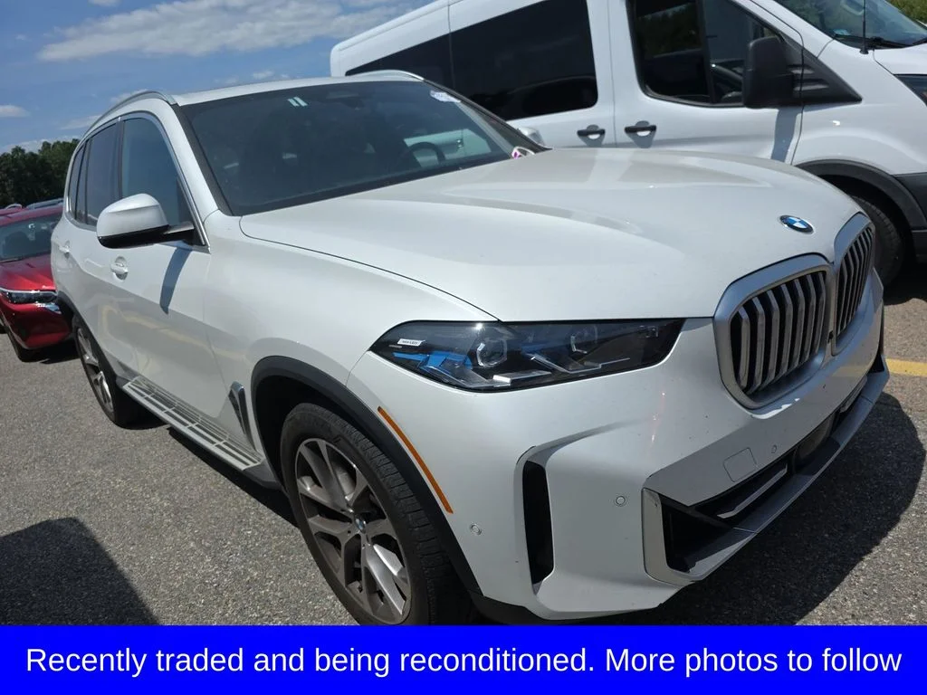 Used 2025 White BMW xDrive40i image 1