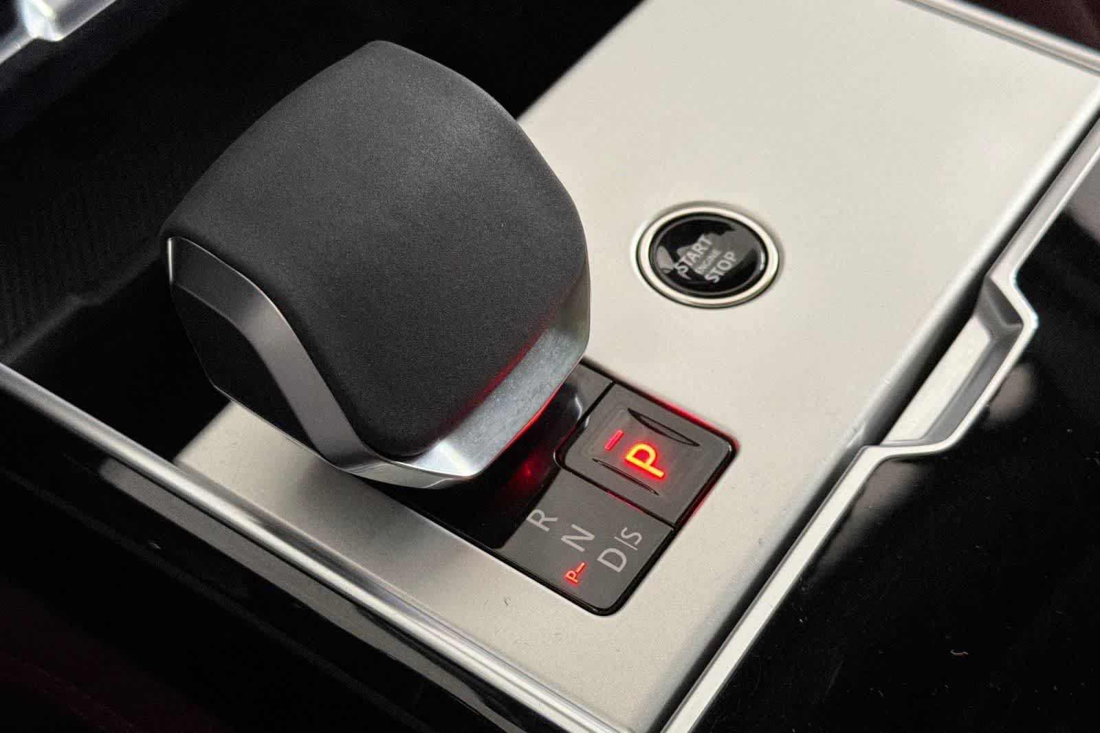 Used 2025  Land Rover Autobiography image 22