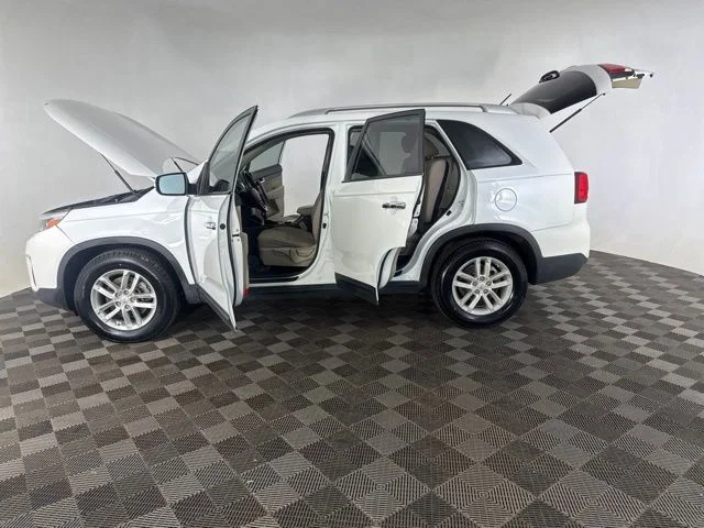 Used 2015 White Kia LX image 9