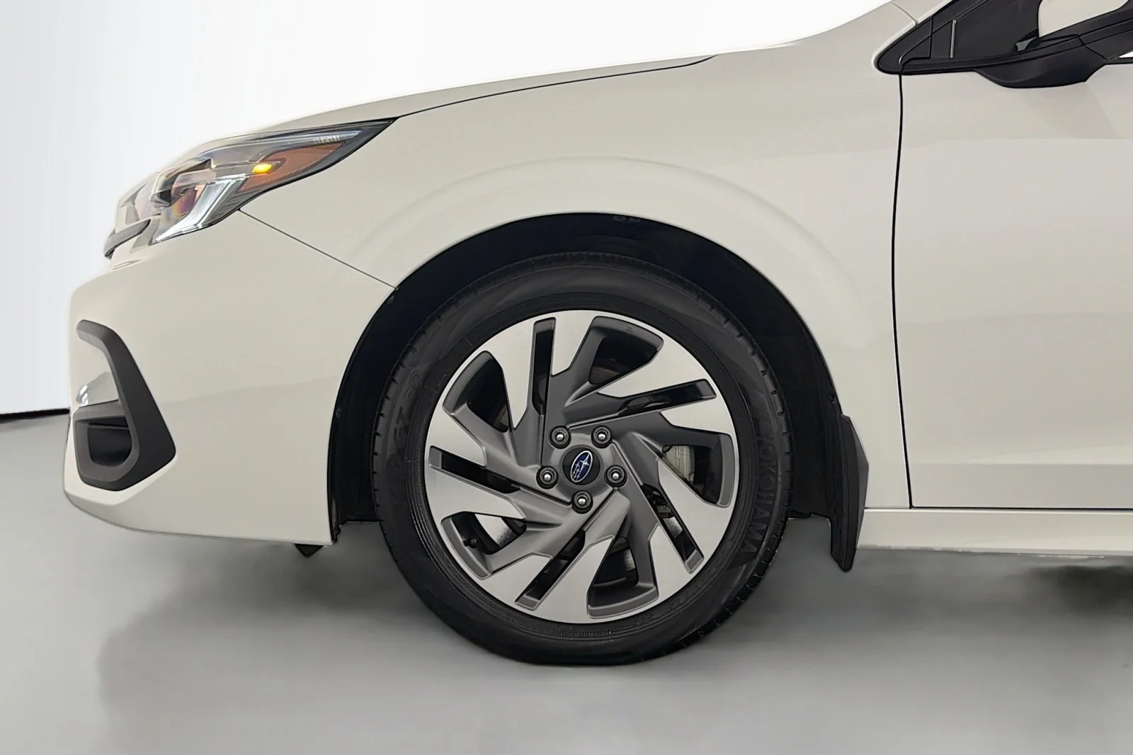 Used 2024 Crystal White Pearl Subaru Limited image 10