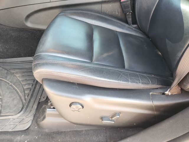 Used 2022 White Jeep Limited 4x4 image 24