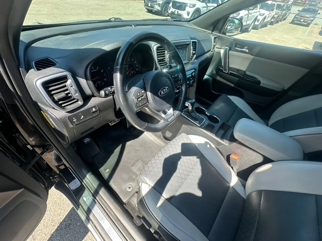 Used 2019 Red Kia EX image 9