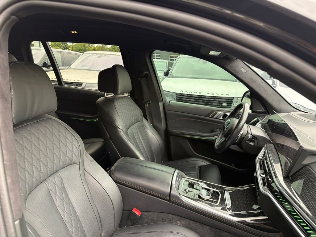 Used 2024 Black Sapphire Metallic BMW M60i image 14