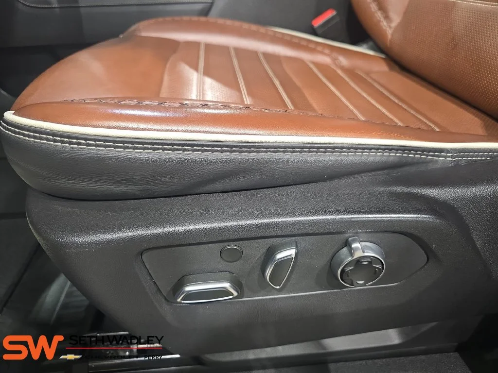 Used 2024 Summit White GMC Denali Ultimate image 29