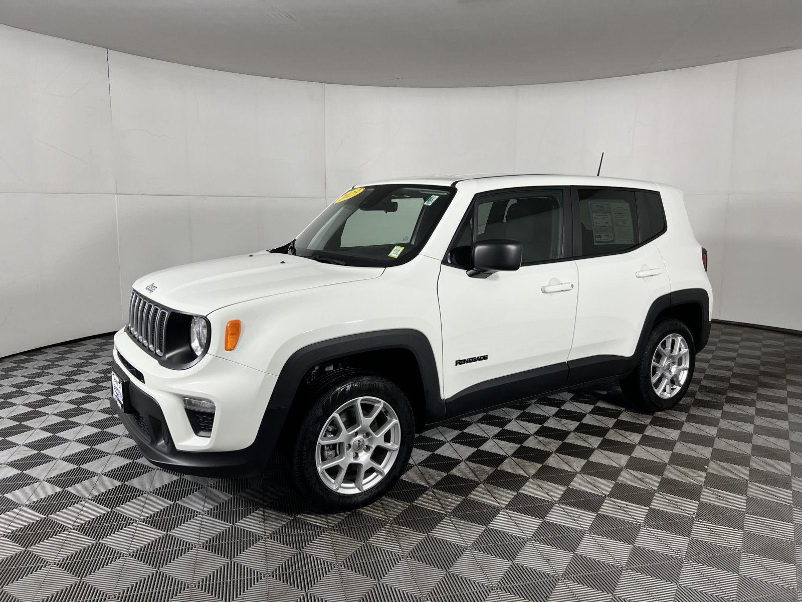 Certified Used 2023 Alpine White Clearcoat Jeep Latitude image 5