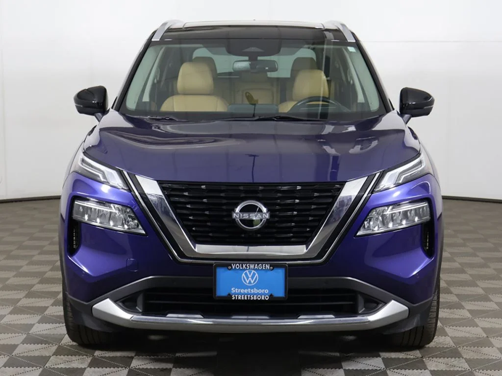 Used 2023  Nissan Platinum image 13