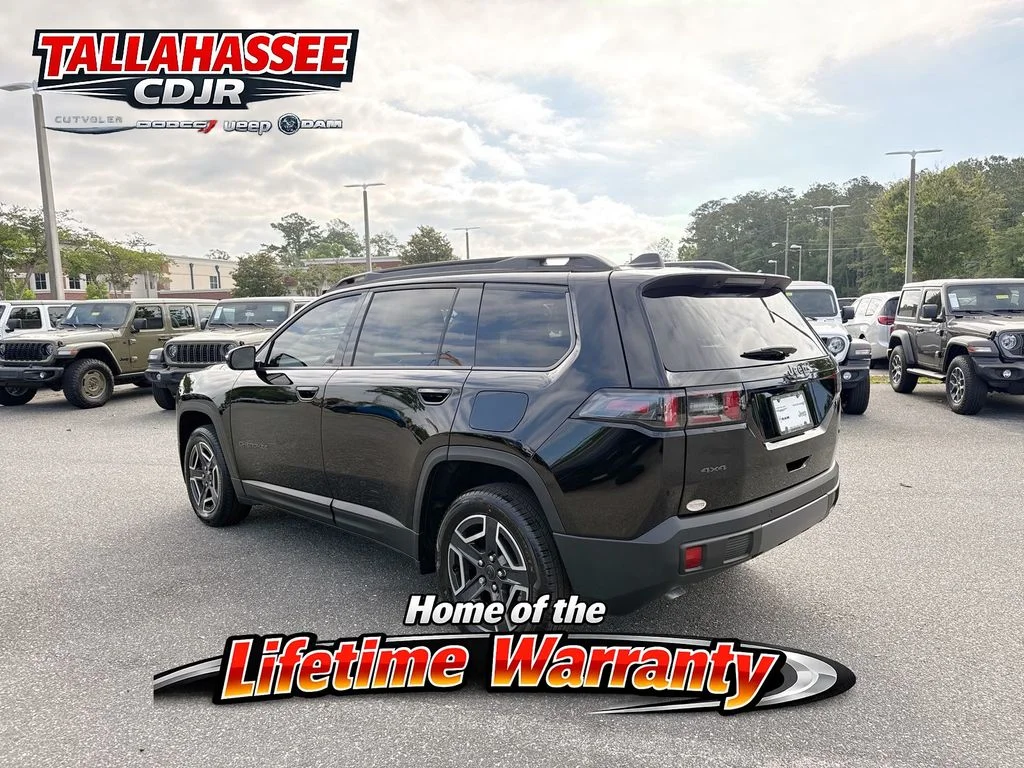 New 2026 Diamond Black Crystal Pearlcoat Jeep Laredo image 5