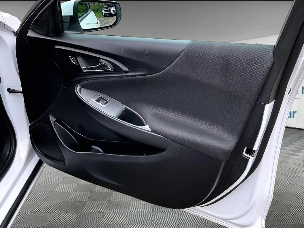 Used 2024 Summit White Chevrolet LT image 12