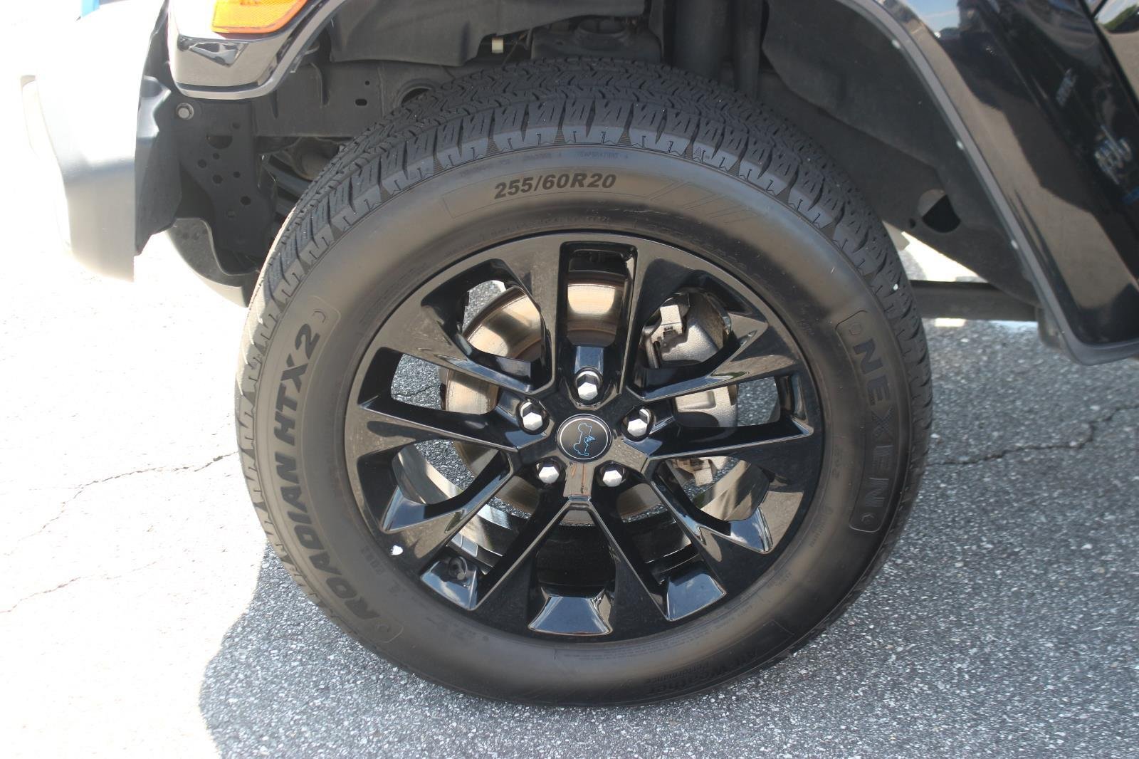 Used 2024  Jeep Sahara image 38