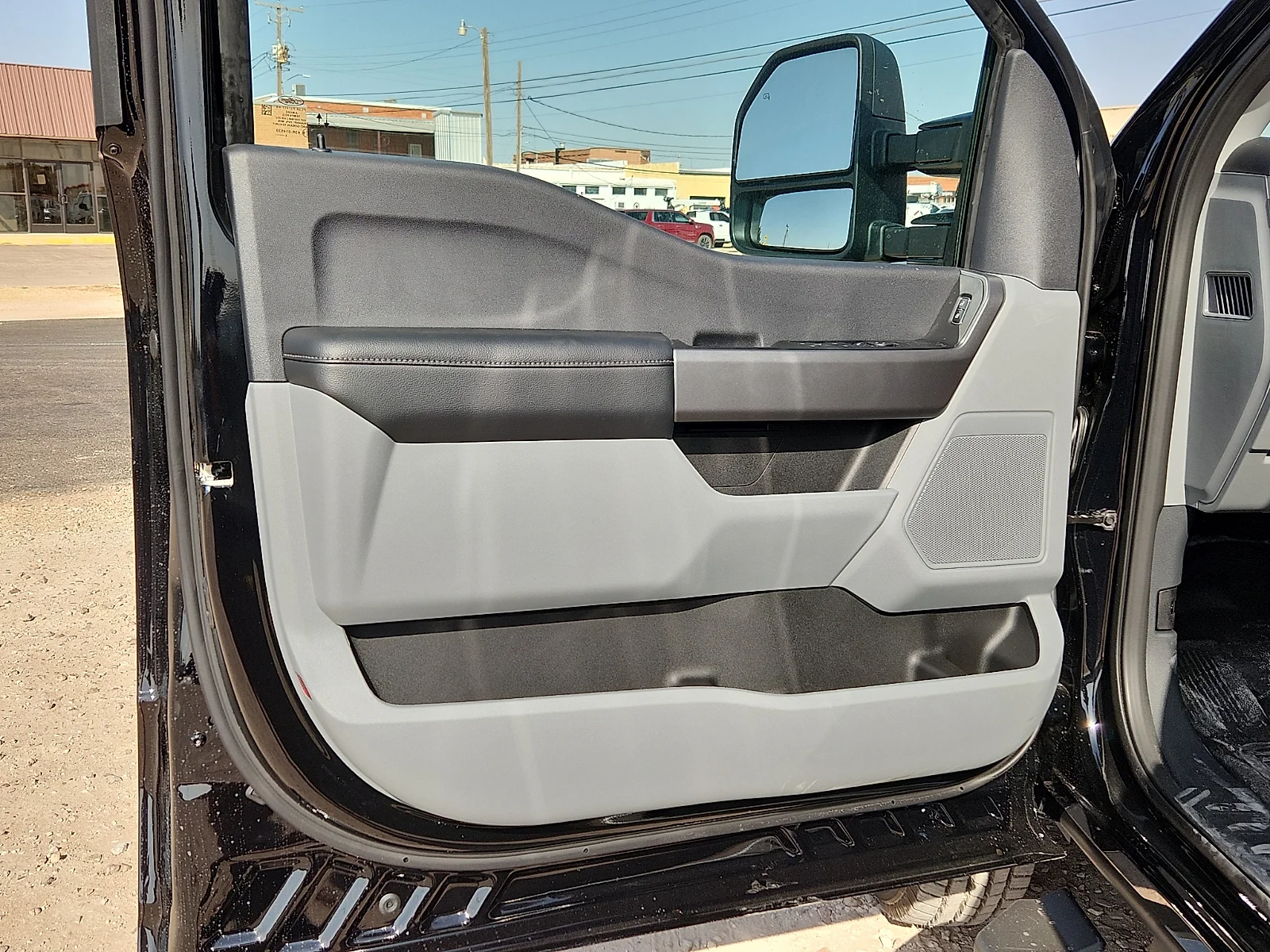 New 2027 Agate Black Metallic Ford XLT image 14